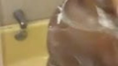 saggy tit black bbw in shower