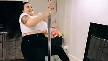 BBW pole dances